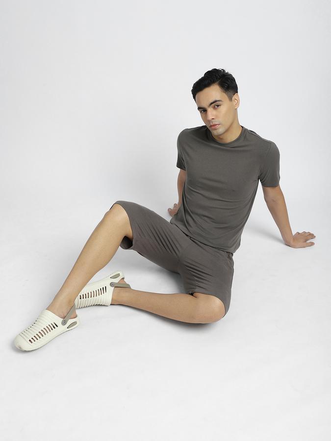 Men Cotton Blend Regular Fit Crew Neck Solid T-shirt