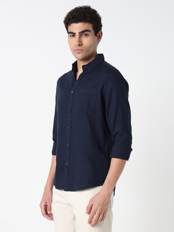 Men Solid Casual Shirt image number 3