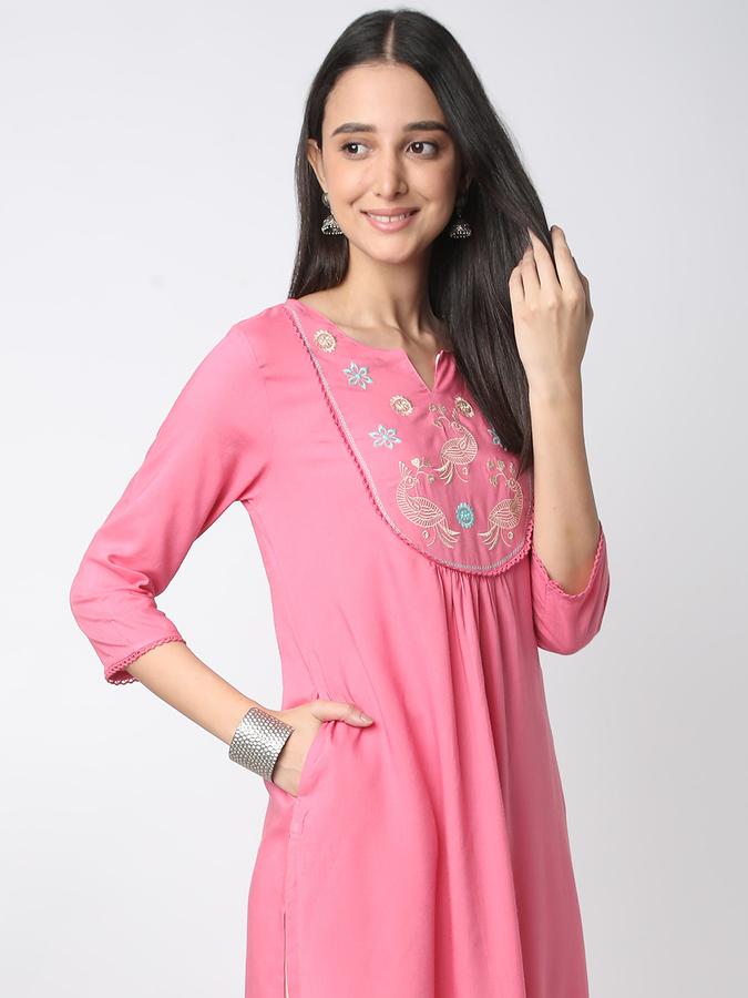 Women Rayon Regular Fit V Neck Embroidered Kurta