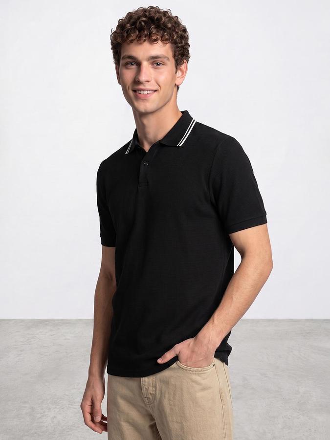R&B Men Black Textured Short Sleeves Polo Collar T-Shirt
