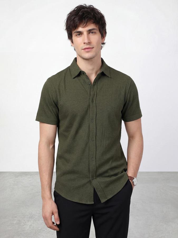 R&B Men Olive Textured Resort Collar Short Sleeves Regular Fit Shirt