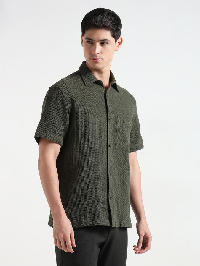 Men Textured Loose Fit Shirt with Patch Pocket image number 3