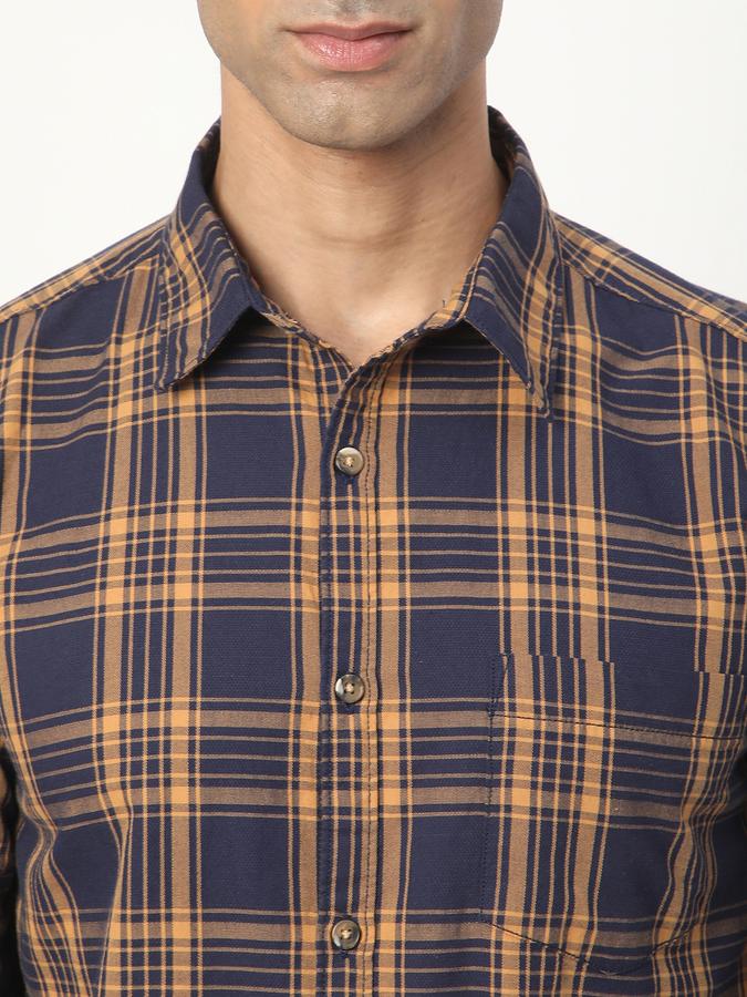 Men Checkered Casual Shirt image number 3