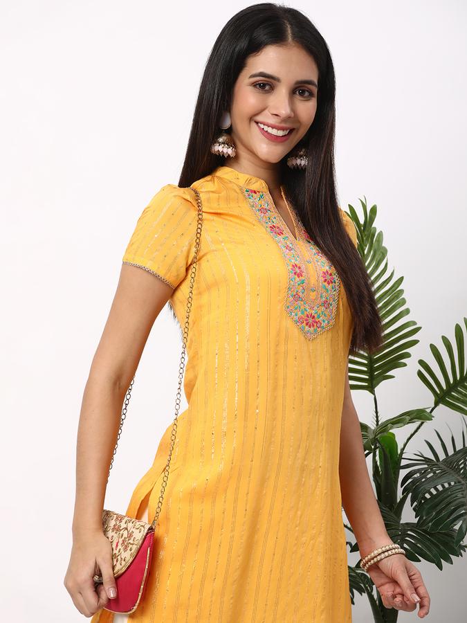 Women Polyester Blend Regular Fit Mandarin Collar Embroidered Kurta