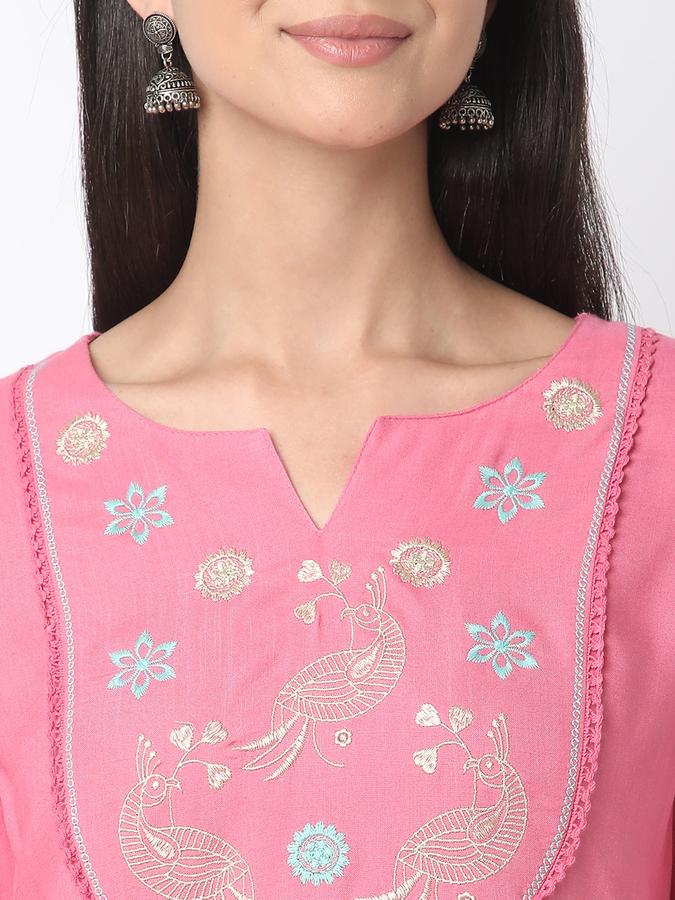 Women Rayon Regular Fit V Neck Embroidered Kurta