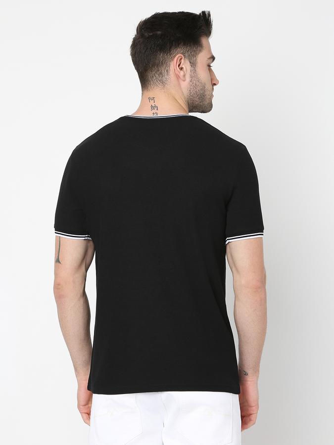 Men Regular Fit Crew-Neck T-Shirt image number 3
