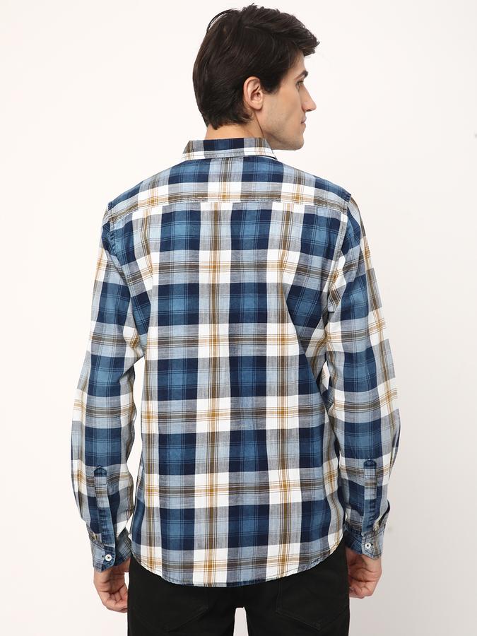 Men Slim Fit Cutaway Collar Shirt image number 2