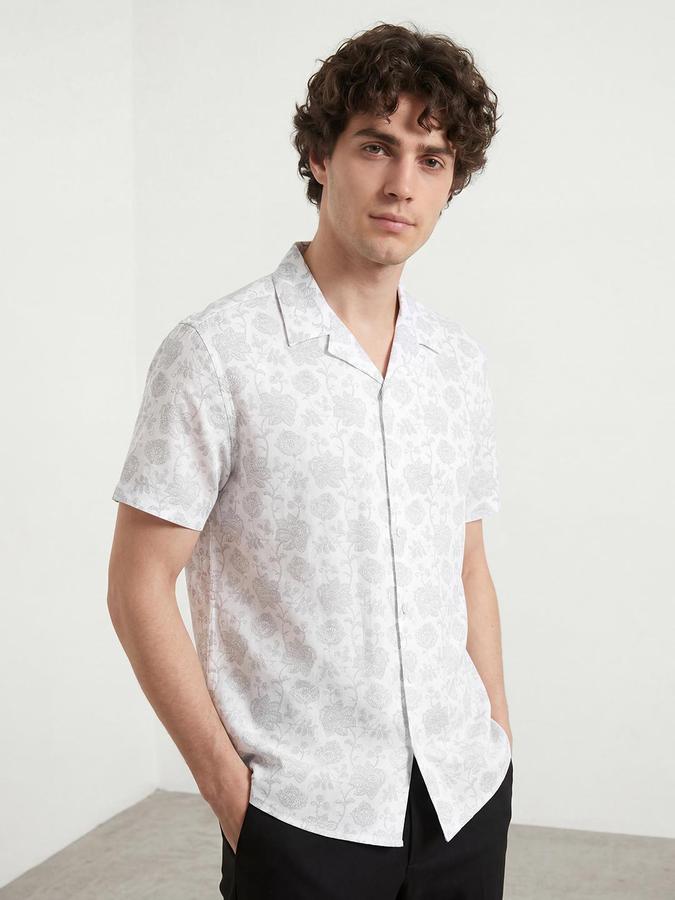 R&B Men White Floral Print Resort Collar Short Sleeves Regular Fit Shirt