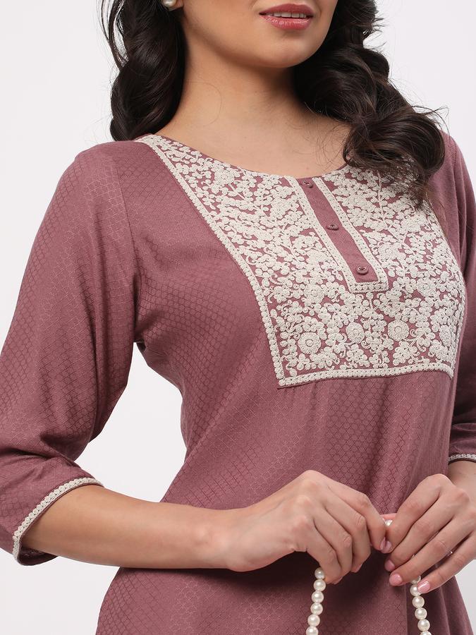 Women Embroidered Straight Kurta  image number 0