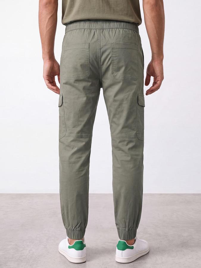 R&B Men Green Mid Rise Regular Fit Cargos