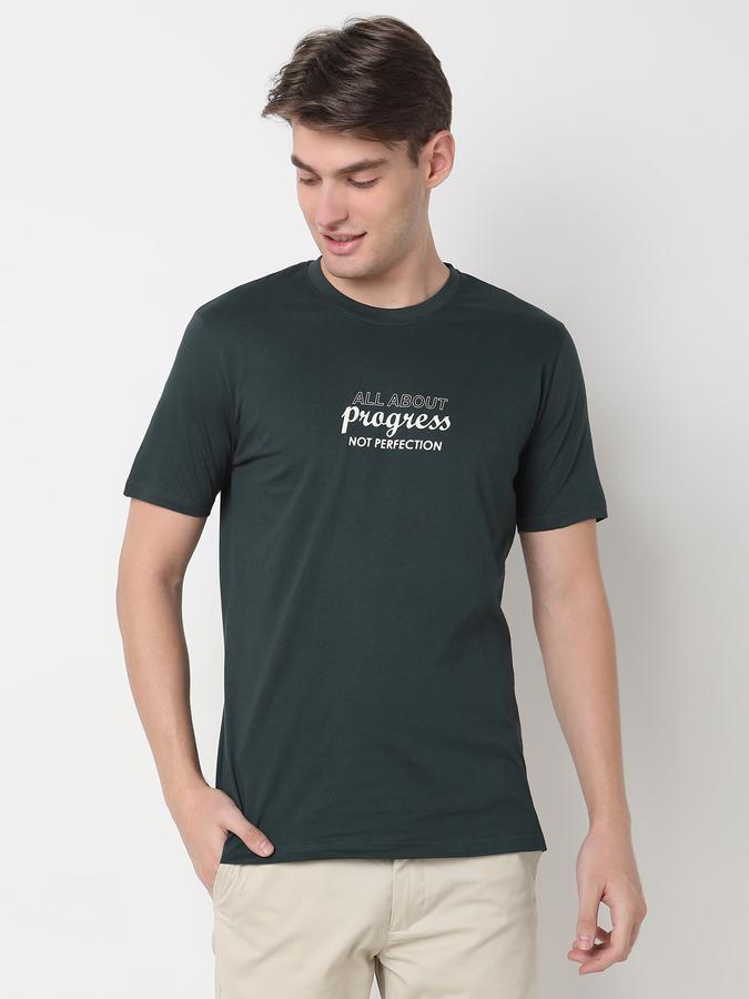 Men Typographic Print Regular Fit Crew-Neck T-Shirt image number 0