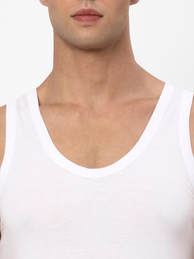 Men Round-Neck Sleeveless Vest image number 3