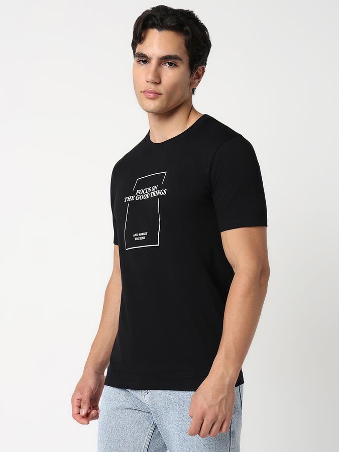 Solid Men Round Neck T-Shirt image number 2