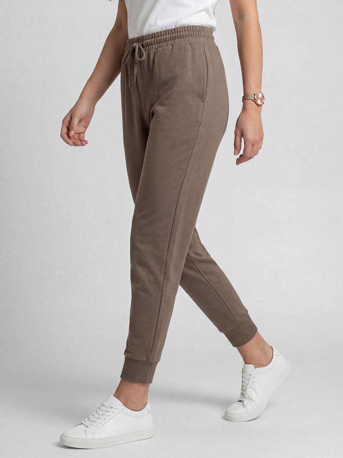 R&B Brown Solid Regular Fit Mid Rise Women Track Pant