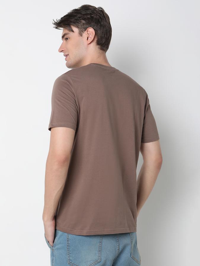 Men Typographic Print Regular Fit Crew-Neck T-Shirt image number 3
