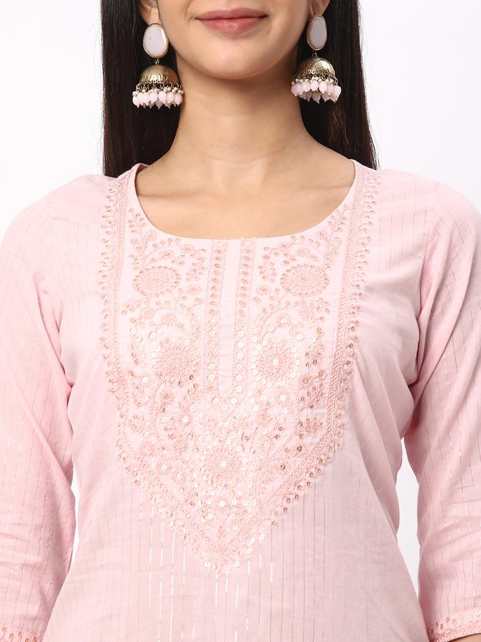 Women Embroidered Straight Kurta image number 3