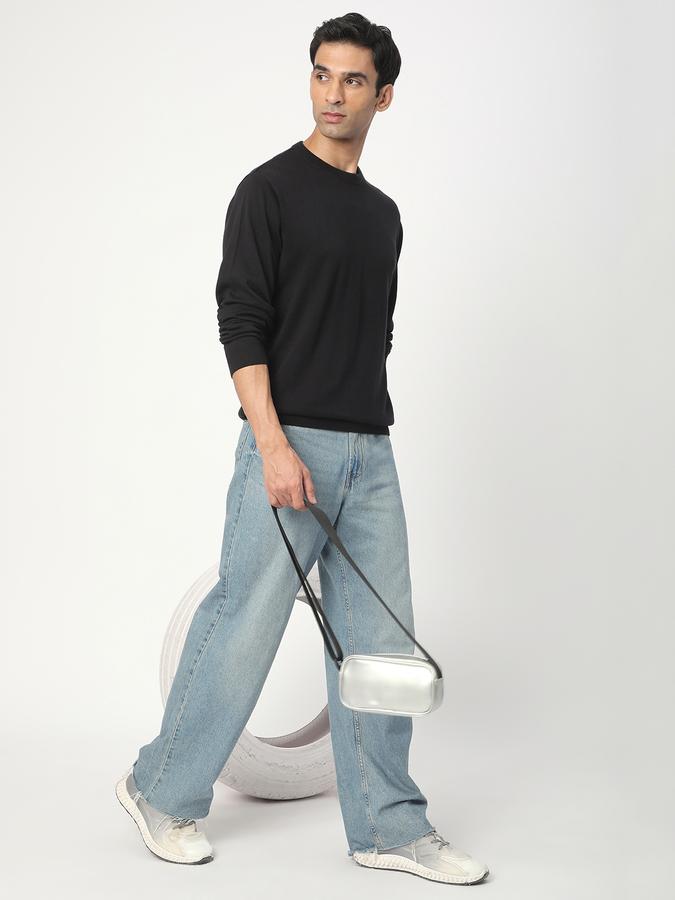 Solid Round Neck Casual Men Sweater image number 1