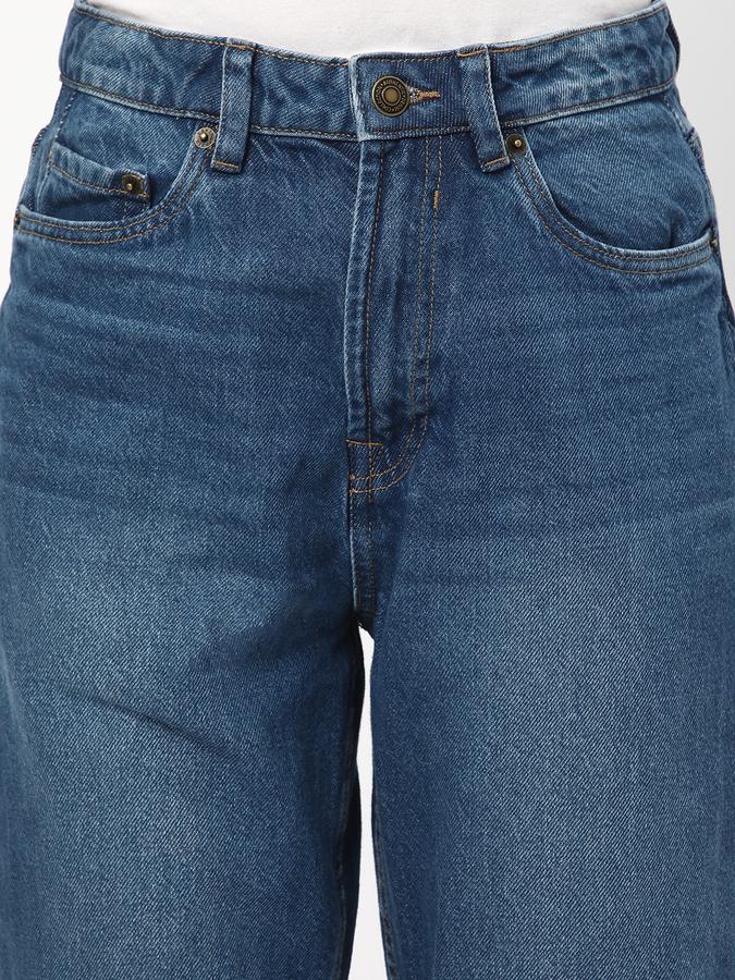 Women Mid-Wash Mom Jeggings image number 3
