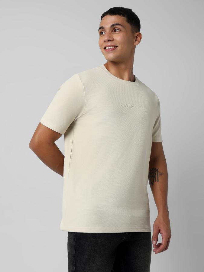 Men Typographic Print Regular Fit Round-Neck T-Shirt image number 2