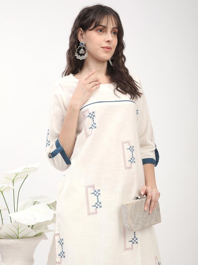 Women's regular fit casual offwhite Geometric printed boat neck kurta with 3/4h sleeves 