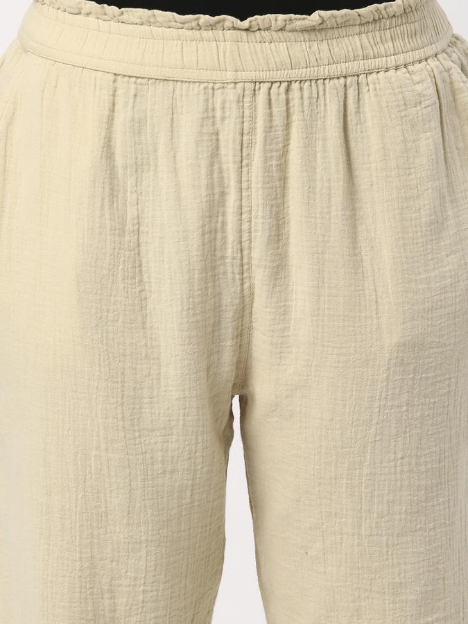 Women Solid Pants & Trousers image number 3