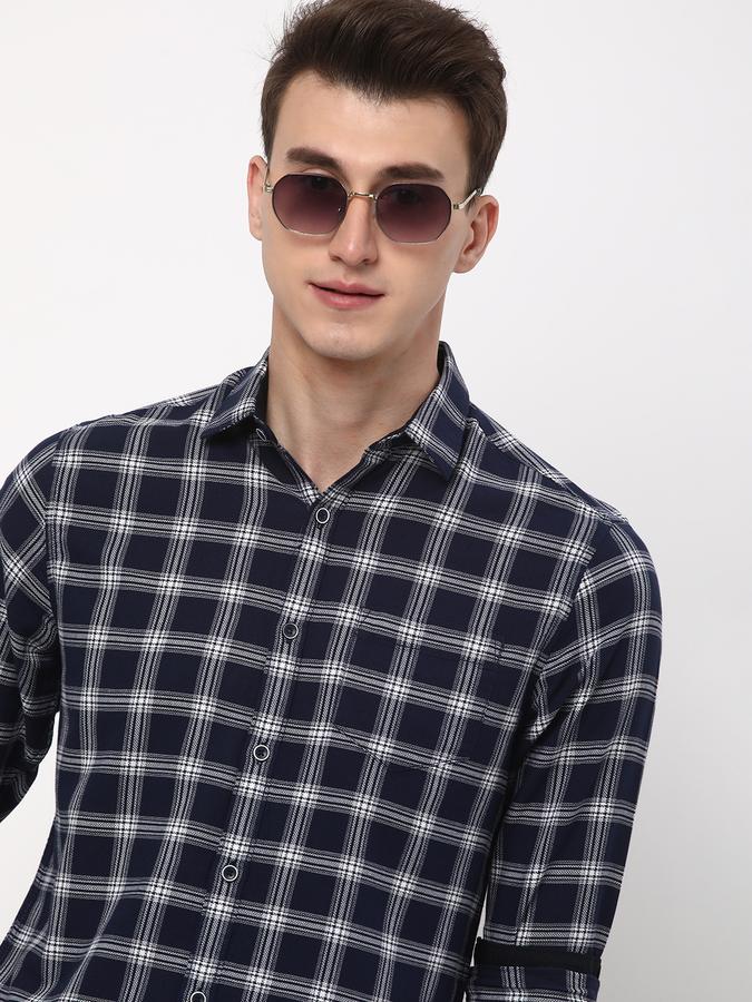 Men Checked Regular Fit Shirt with Patch Pocket image number 0