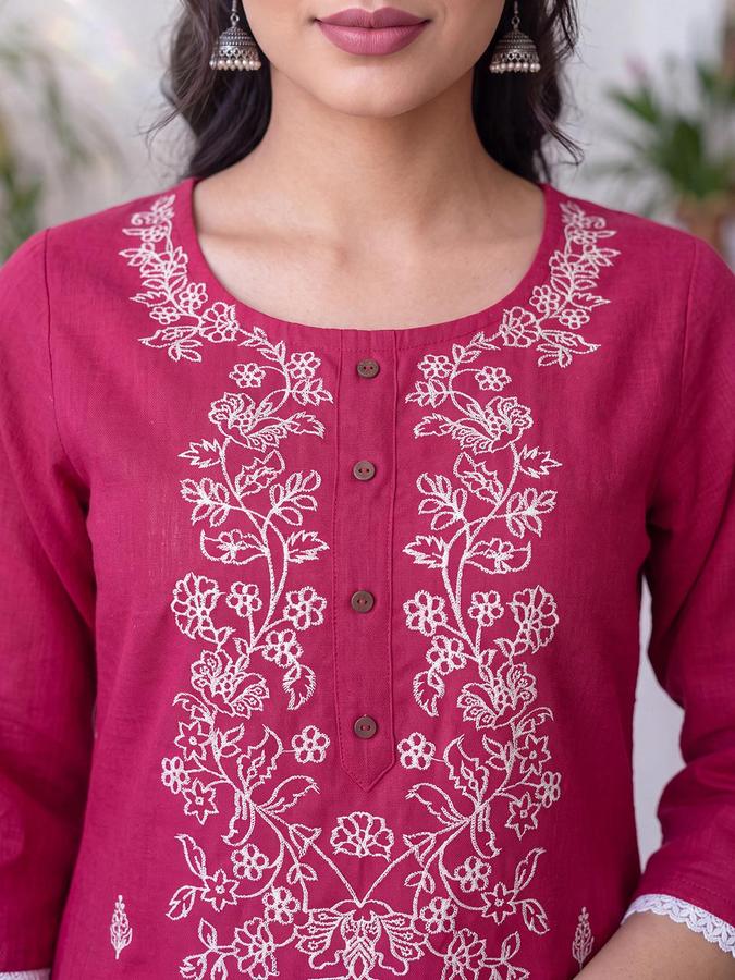 R&B Women Fuchsia Floral Embriodery Round Neck Three-Quarter Sleeves Straight Kurta