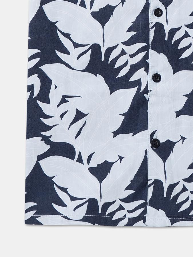 Boys Solid Casual Shirt image number 3