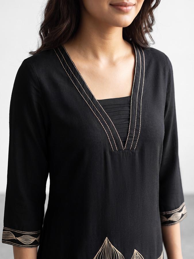 R&B Womens Black Three-Quarter Sleeves V Neck Floral Printed Straight Kurta