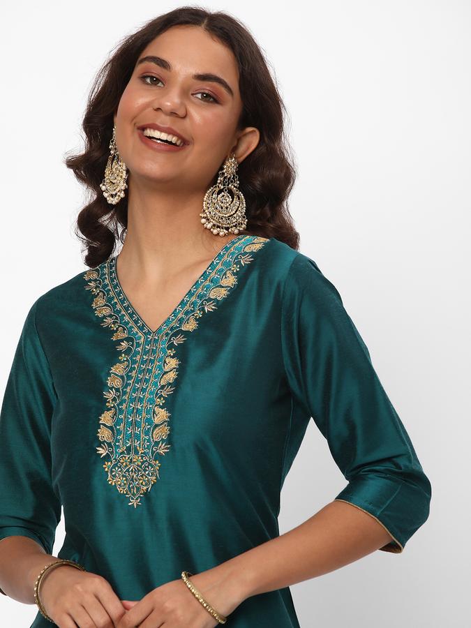 Women Regular Fit Embroidered Kurta image number 0