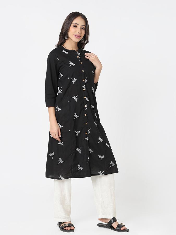 Women's regular fit dragon fly embroidered princess panel solid kurta  image number 3