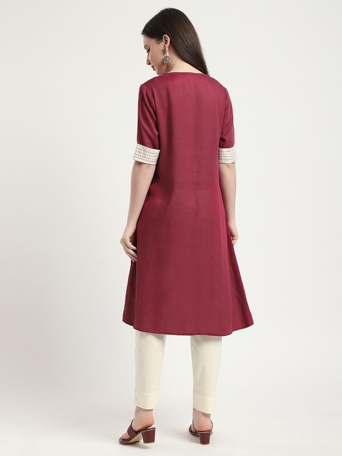 Women Viscose Regular Fit Round Neck Embroidered Kurta