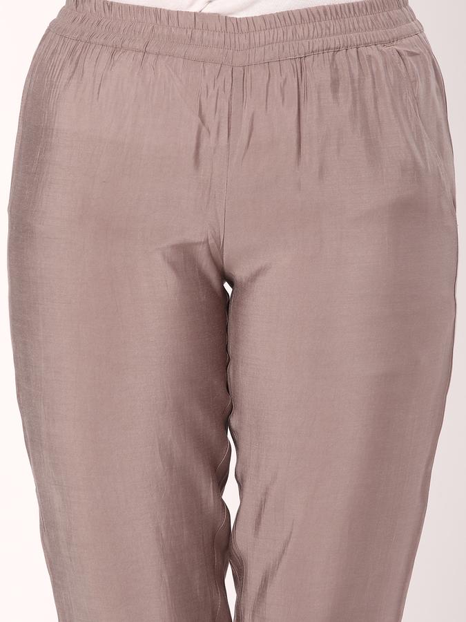 Women Slim Fit Pants image number 3