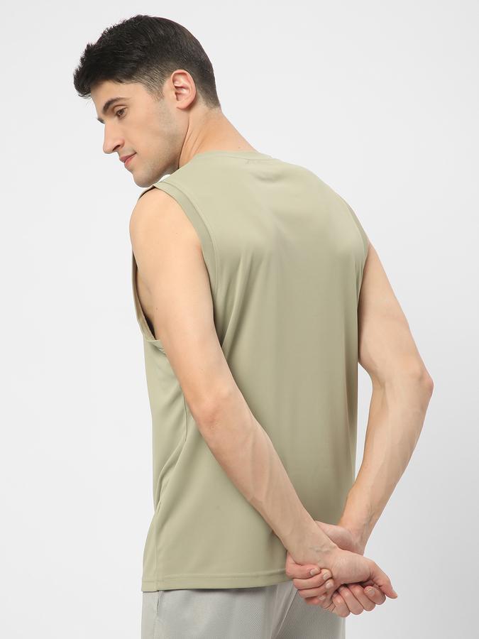 Men Typographic Print Round-Neck Sleeveless Vest image number 2