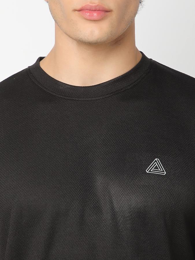 Solid Men Round Neck T-Shirt image number 3