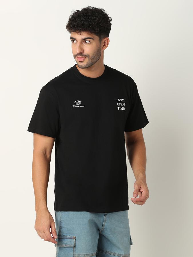 Men Typographic Print Regular Fit Round-Neck T-Shirt image number 2