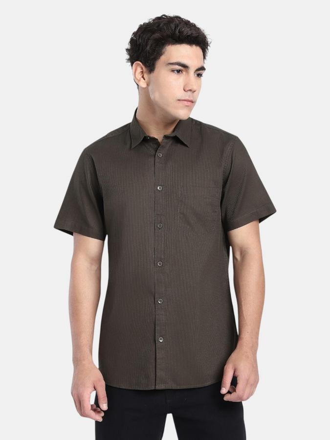 R&B  Olive Solid Men Short Sleeves Regular Fit Shirts