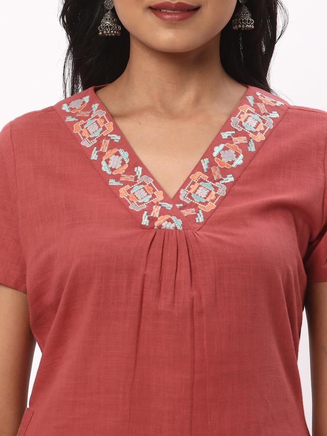 Women Cotton Flax Regular Fit V Neck Embroidered Kurta