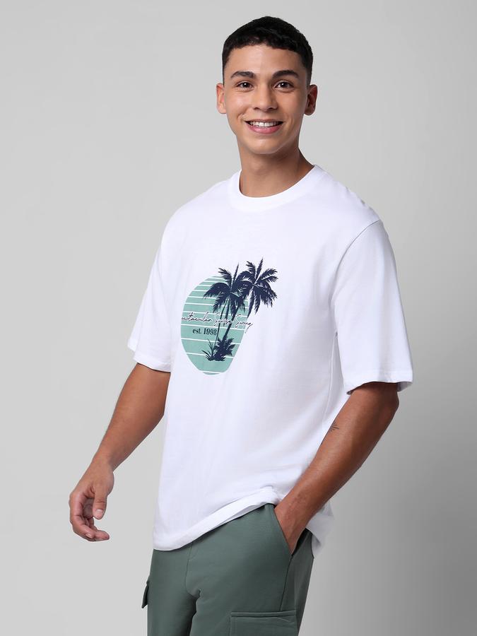 Men Graphic Print Loose Fit Round-Neck T-Shirt image number 2