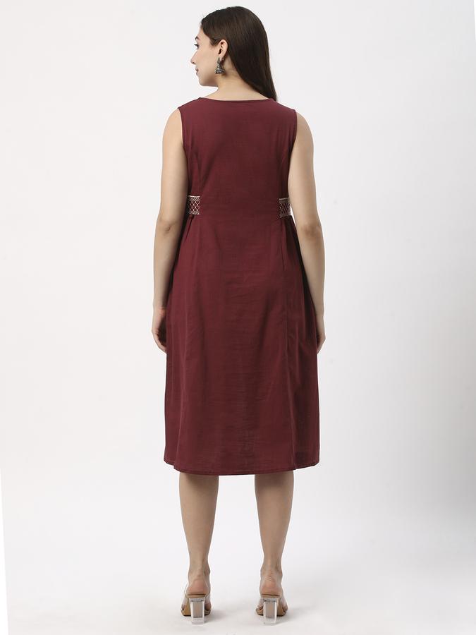 Women Embroidered Round Neck Kurtas image number 2