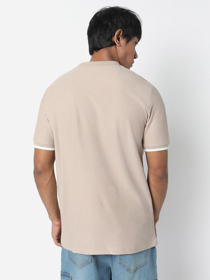 Men Regular Fit Round-Neck T-Shirt image number 3