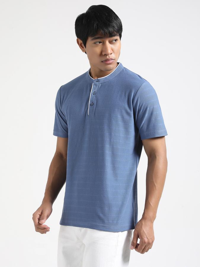 Men Textured Henley T-shirts image number 2
