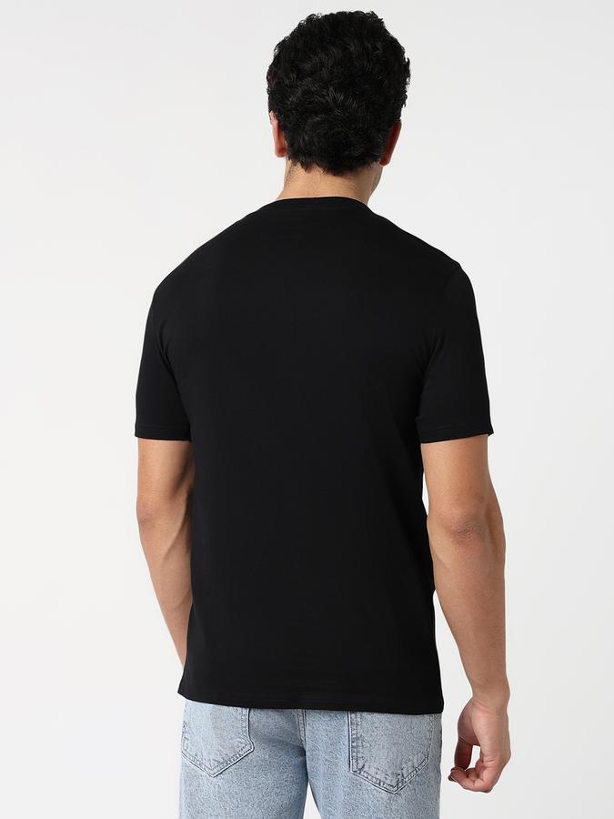 Solid Men Round Neck T-Shirt image number 3