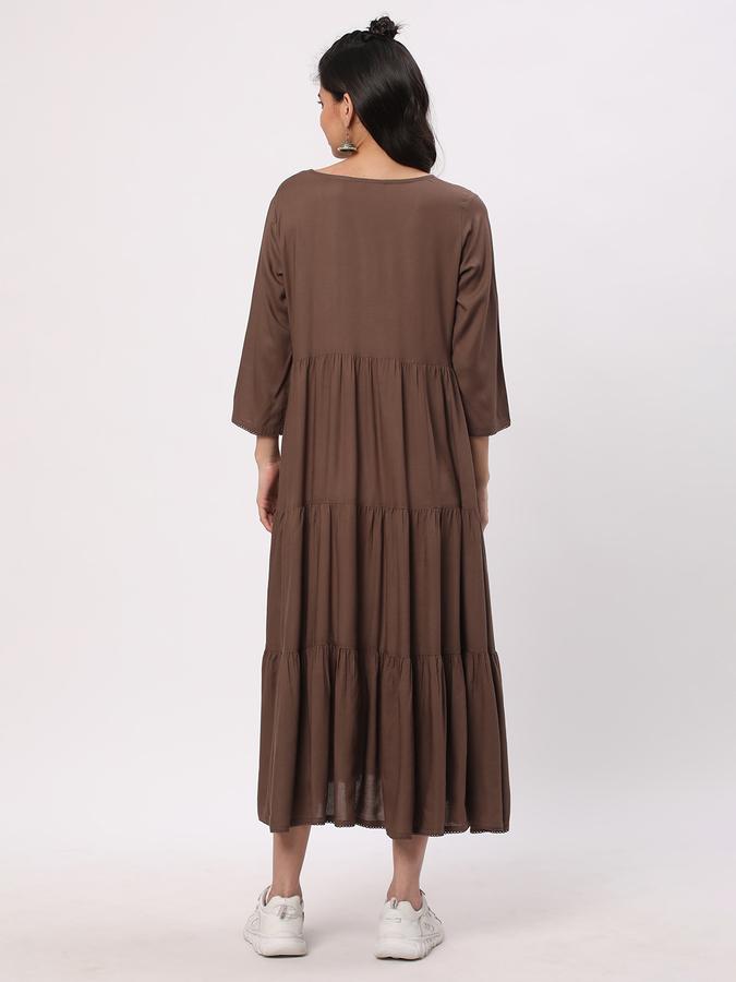 Women Embroidered Flared Kurta image number 2