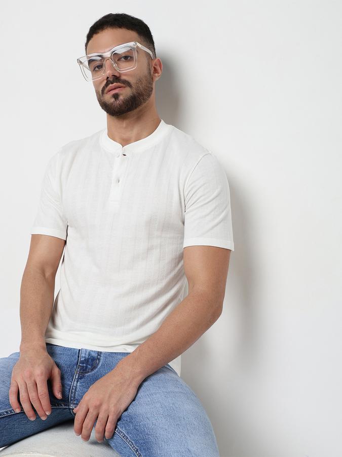 Men Textured T-Shirt image number 0