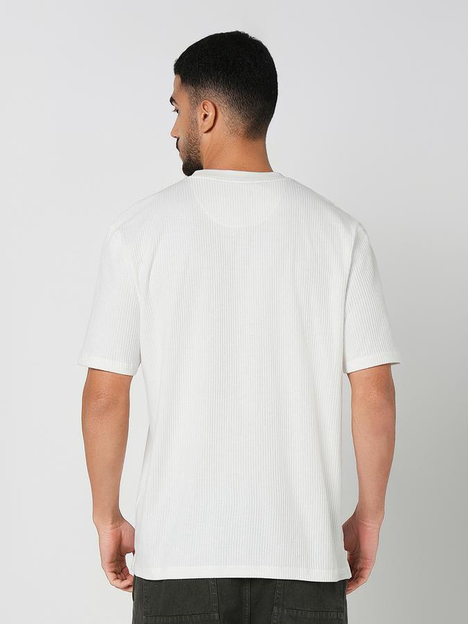 Solid Men Round Neck T-Shirt image number 3