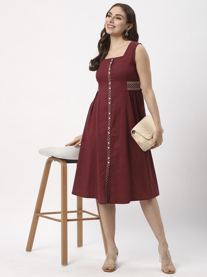 Women Embroidered Round Neck Kurtas image number 1
