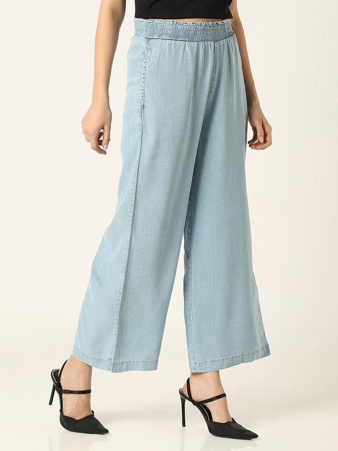 Flared Women Jeans image number 3