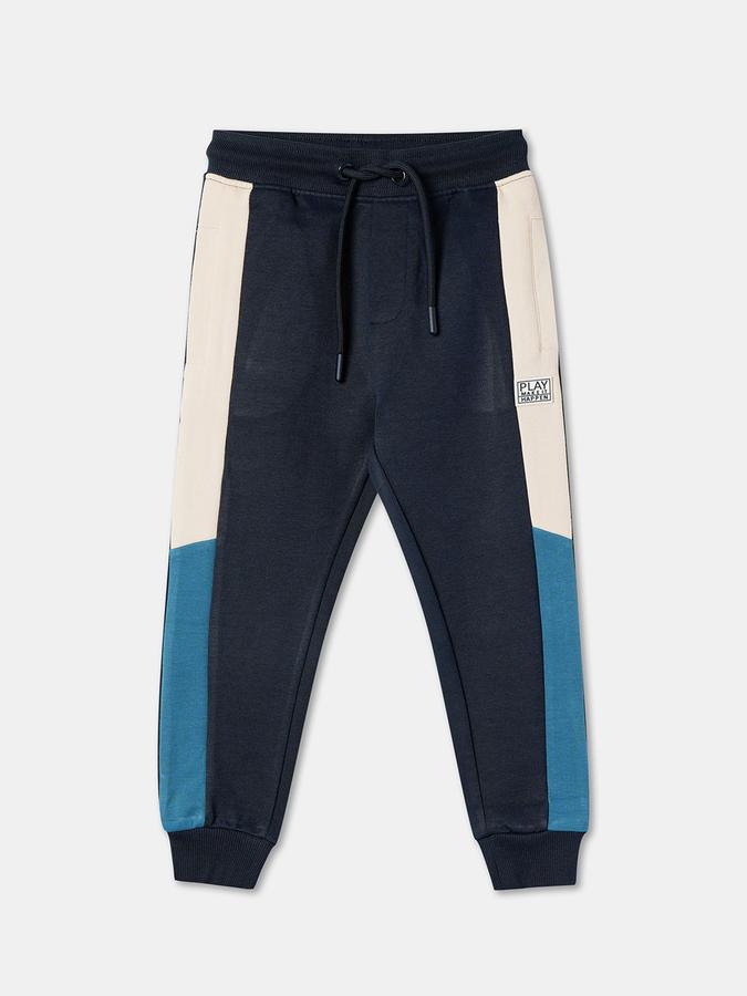 Boys Colourblock Round-Neck T-Shirt & Pants Set image number 3