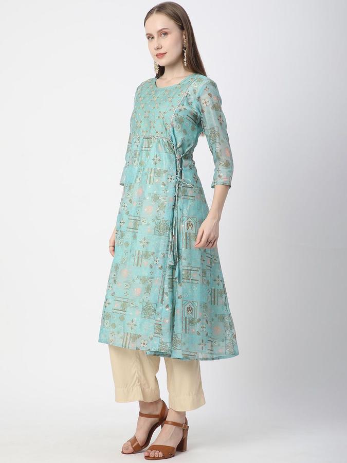 Women Viscose Regular Fit Round Neck Embroidered Kurta